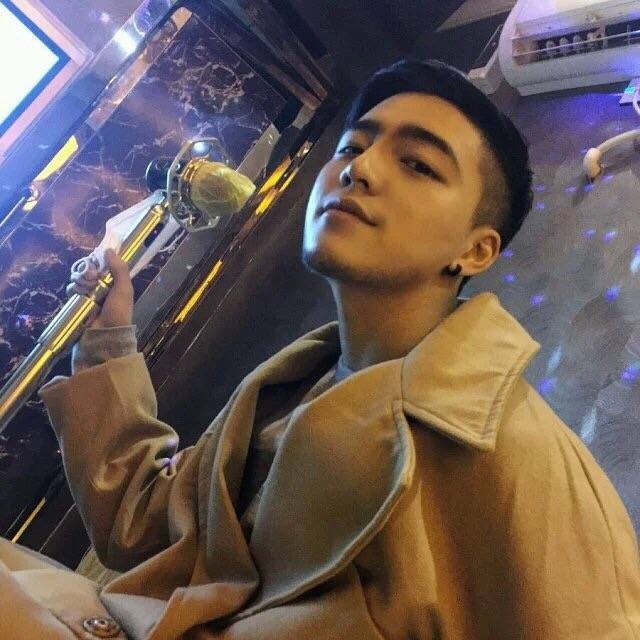 柴飘辉萱