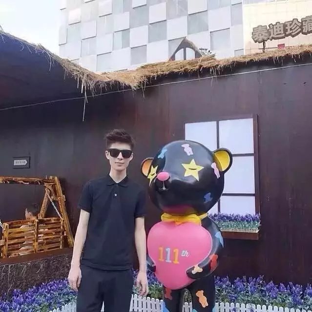 严茜霄保