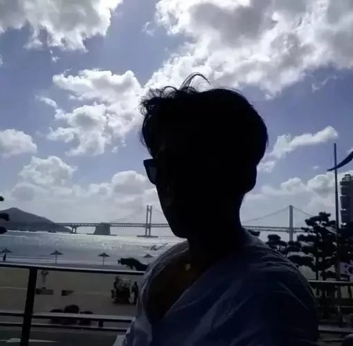 殷雯露莲