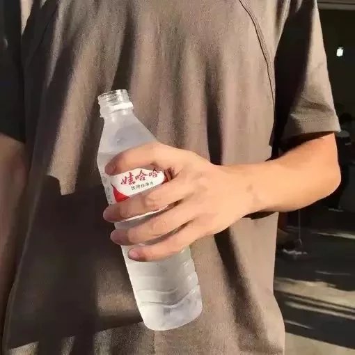章菡以鹏